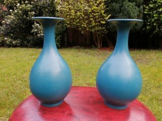 A Antique Chinese Green Glaze Porcelain Vases With 6 Charccters To Base