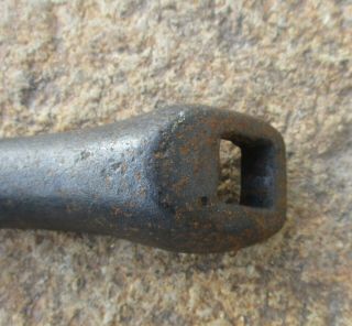 WRENCH END ANTIQUE CAST IRON WOOD STOVE COVER LID LIFTER 7 1/2 