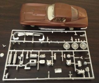 Built/ Falling Apart Model Car Kit,  Mpc Or Amt 1967 Corvette Coupe Annual
