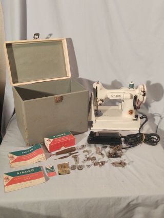 Vintage 1964 White Singer 221k Featherweight Sewing Machine,  Ev929121,  Rare