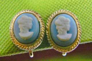 Vintage Small White On Blue Cameo Clips Earrings Gorgeous Oval Gold Tone