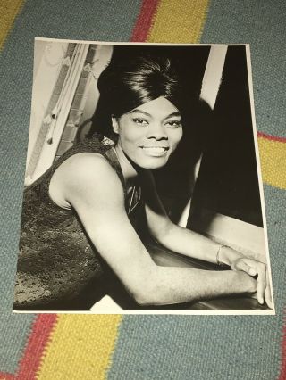 Dionne Warwick - Rare 1964 Press Photo.  Burt Bacharach Singer.  Walk On By