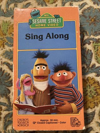 Sesame Street Sing Along VHS 1986 RARE Educational Music Bert Ernie 2