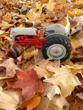 1/16 1952 Ford 8n Precision Tractor By Danbury Rare