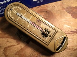 Vintage Minneapolis Honeywell Regulator Co.  - Series 10 - Wall Mount Thermostat