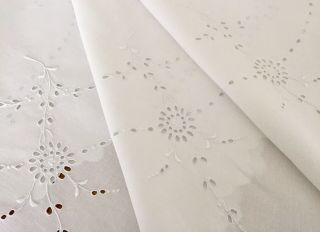 Vintage Lovely Classic White Linen Hand Embroidered Cut Work Tablecloth