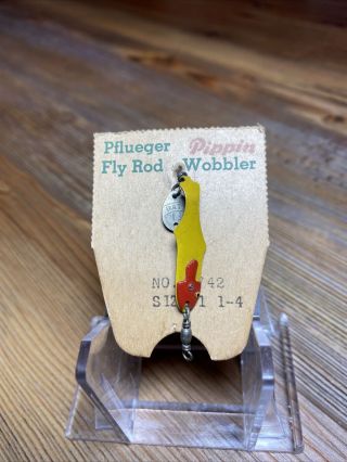 Vintage Fishing Lure Pflueger Pippin Wobbler Flyrod On Card Great Color Nos