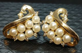 OUTSTANDING AND RARE STYLE CROWN TRIFARI SIGNED FAUX PEARL&RHINESTONE CLIP ' S 2