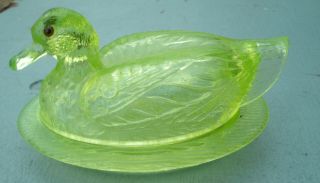 lime green Glass HEN ON A NEST candy Dish rare 3