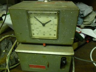 Vintage Lathem Time Clock Model 2106 With Key