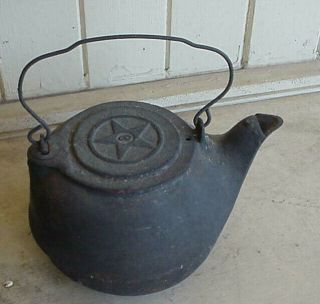 Antique Star 8 Cast Iron Kettle With Swivel Lid,  Gatemarked