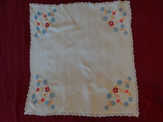 Antique VTG TABLE CLOTH HANDMADE White Unusual Embroidered FLORAL CROCHET LACE 2