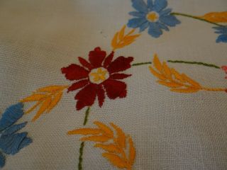 Antique VTG TABLE CLOTH HANDMADE White Unusual Embroidered FLORAL CROCHET LACE 3