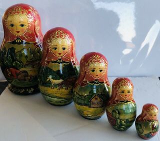 Vintage Russian Wood Wooden Nesting Doll Set Of 5 Tallest 5 1/2”
