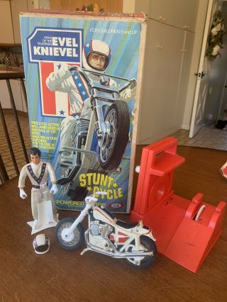 ⭐1973 Evel Knievel Stunt Cycle & Figure & Box W/ Rare Ram Horn Helmet