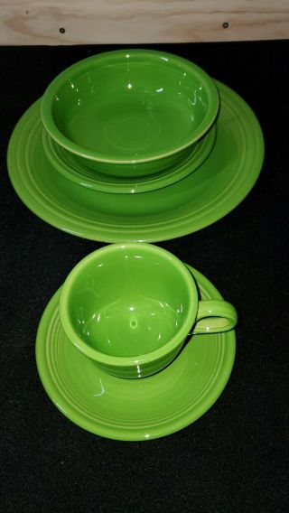 Fiesta Shamrock 5 Piece Place Setting - Rare Color.  Pre Owned.  Fast