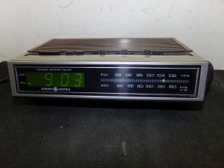 Ge 7 - 4655b Vintage General Electric Walnut Wood Grain Fm Alarm Clock Radio