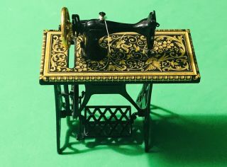 Vtg Moving Sewing Machine Dollhouse Miniature 3.  5” Cast Iron Black,  Gold