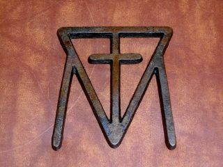 Rare Vintage Virginia Metalcrafters Cast Iron Cross Triangle M Trivet