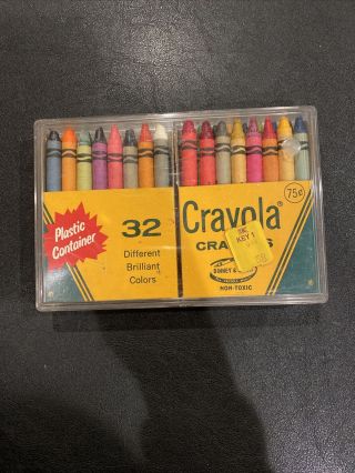 Vintage Binney & Smith Crayola Crayons 32 Count In Container Antique Collectible
