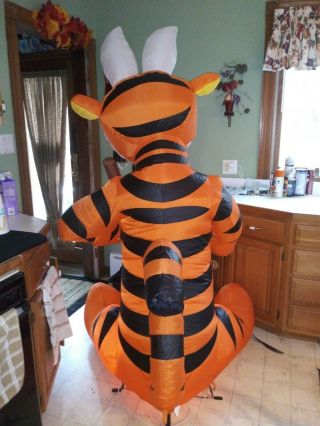 6 FT LIGHTED AIRBLOWN DISNEY TIGGER RARE INFLATABLE BOX GEMMY HAPPY EASTER GEMMY 2
