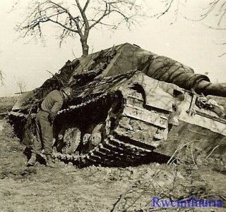 Rare Us Soldier Looks Over Abandoned German Jagdtiger Heavy Panzer Tank