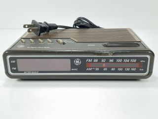 Vintage 1985 Woodgrain Radio Alarm Clock General Electric Digital Led 7 - 4612b