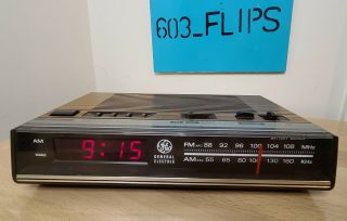 Vintage Clock Radio - General Electric Model 7 - 4624b Ge Am/fm Digital Alarm