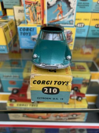 Corgi Toys 210 Citroen Ds.  19 In Rare Picture Box