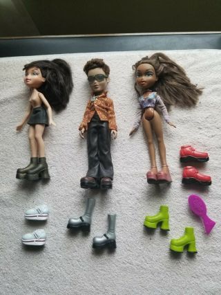 3 Vintage Bratz Dolls With Extra Shoes 2 Female & 1 Male