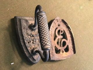 Antique Cast Iron Sad/flat Iron With Trivet For Clothes