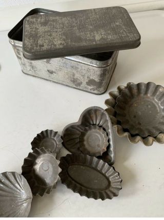 Vintage Canco Tin With Chocolate Ans Tart Molds