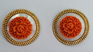 THINK SPRING MOTHER ' S DAY RARE VINTAGE SIGNED CORO CARVED FLOWER CLIP EARRINGS 2