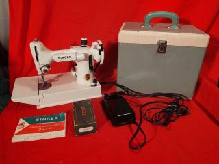 Vintage 1964 White Singer 221k Featherweight Sewing Machine,  Ev910578,  Rare