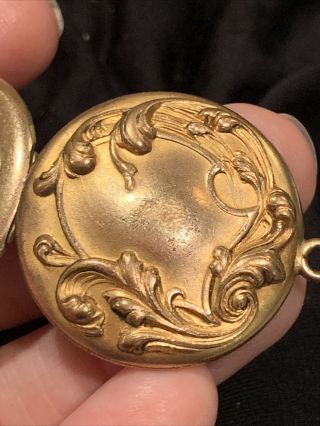 Antique Victorian round W.  H Co Gold Filled picture Locket Pendant Jewelry 2