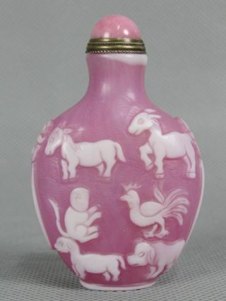 Chinese Twelve Animals Handmade Carved Peking Glass Snuff Bottle