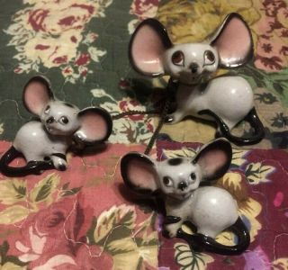 Very Rare Vintage Japan Figurines Mouse With Set Of (2) Mice On Chain Porcelain