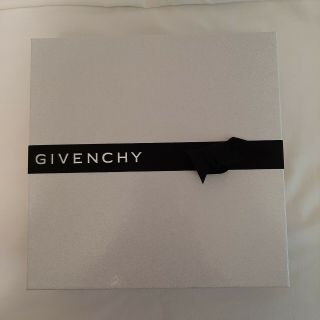 Givenchy Empty Rare Box 8.  5 " X 8.  5 " X 2.  5 " Black & White & Bow