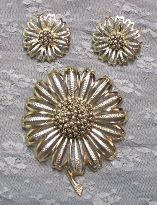 Vtg Sarah Coventry Sunflower Daisy Flower Clip - On Earrings Brooch Pin Gold Tone