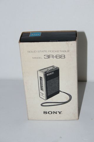 (Rare) Vintage 60 ' s SONY Solid State 3R 68 TRANSISTOR Radio 2