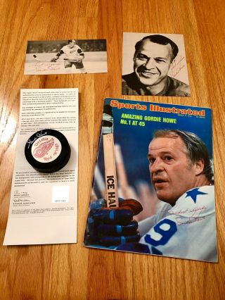 Rare Mr.  Hockey Gordie Howe Signed Puck Hockey Memorabilia Detroit Red Wings