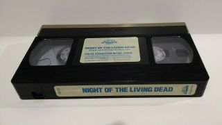 Night Of The Living Dead (vhs) Media - Horror Rare Htf Oop Cult Slasher Zombie