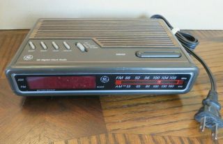 General Electric Vintage Ge 7 - 4612a Am Fm Digital Alarm Clock Radio