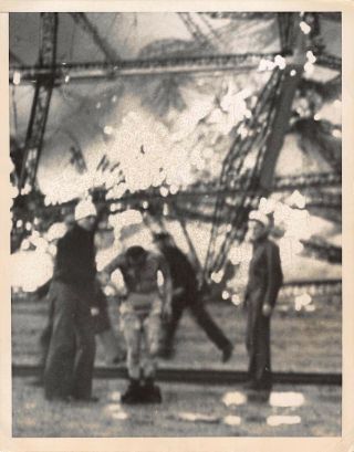 Rare Photo Presse Acme Survivant Sorti En Feu Du Zepplin Hindenburg 5 Juin 1937