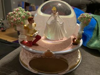Vintage Disney Cinderella Snow Globe Music Box Rare 1991 Deck The Halls Wedding
