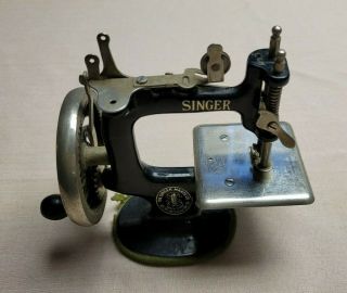 Rare Pre - 1920 Singer Mini Sewing Machine K - 20,  Cast Iron,  Mini 6.  5 " H,  Collectors