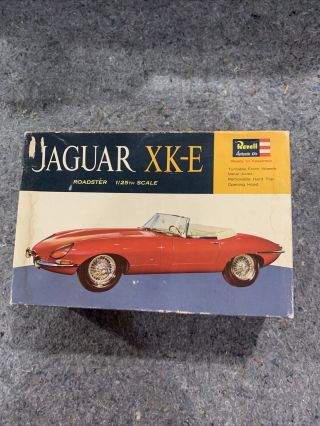 Vintage 1963 Revell Jaguar Xk - E Roaster 1/25 Scale Model Kit