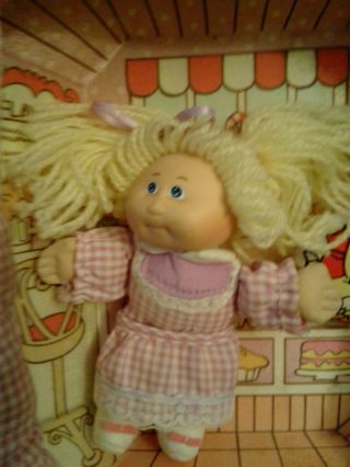 Vintage CABBAGE PATCH KIDS PIN - UPS Candi Jilly & Her Sweet Shop 2