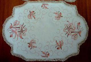 LOVELY EMBROIDERED DOILIES 3 PIECE SET FLOWERS 2 SML 21.  5 CM 1 X 42 CM x 29 CM 2