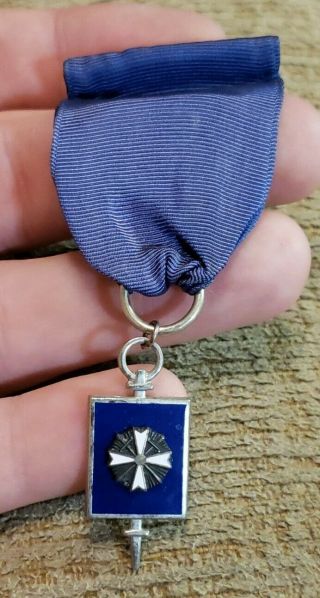 Rare Vintage Silver Tone Masonic Order Of Demolay Enameled Key Medal Badge Pin